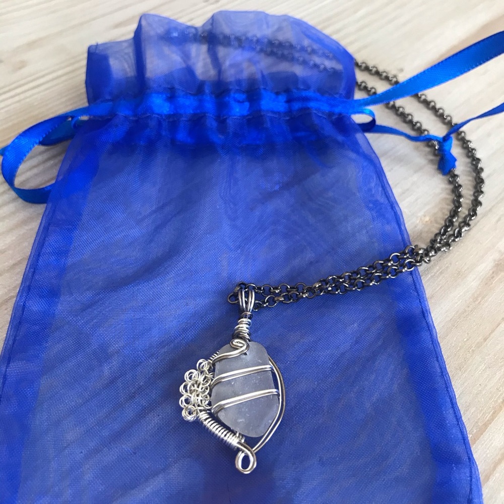 Beautiful Stone Necklace! NWT!